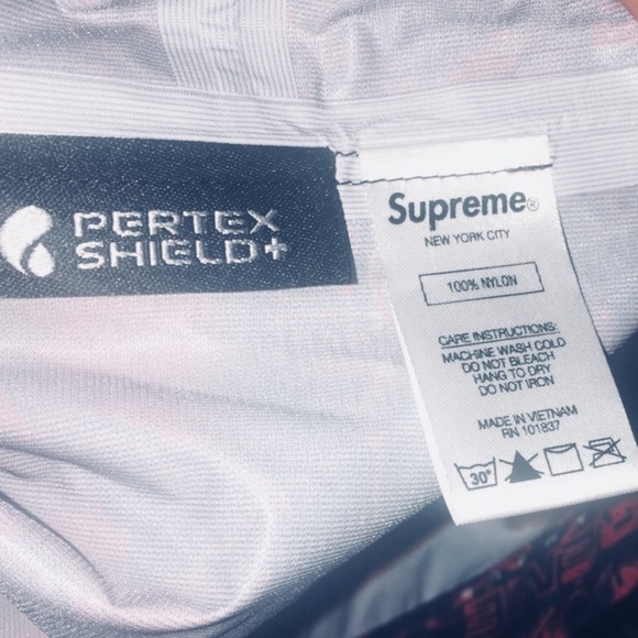 NWOT SUPREME HOODIE WINDBREAKER - Picture 6 of 8